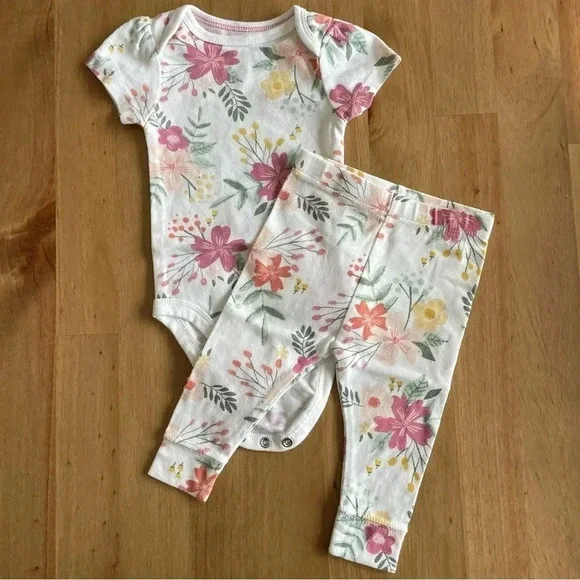 CLOUD ISLAND FLORAL OUTFIT - Picture 1 of 3